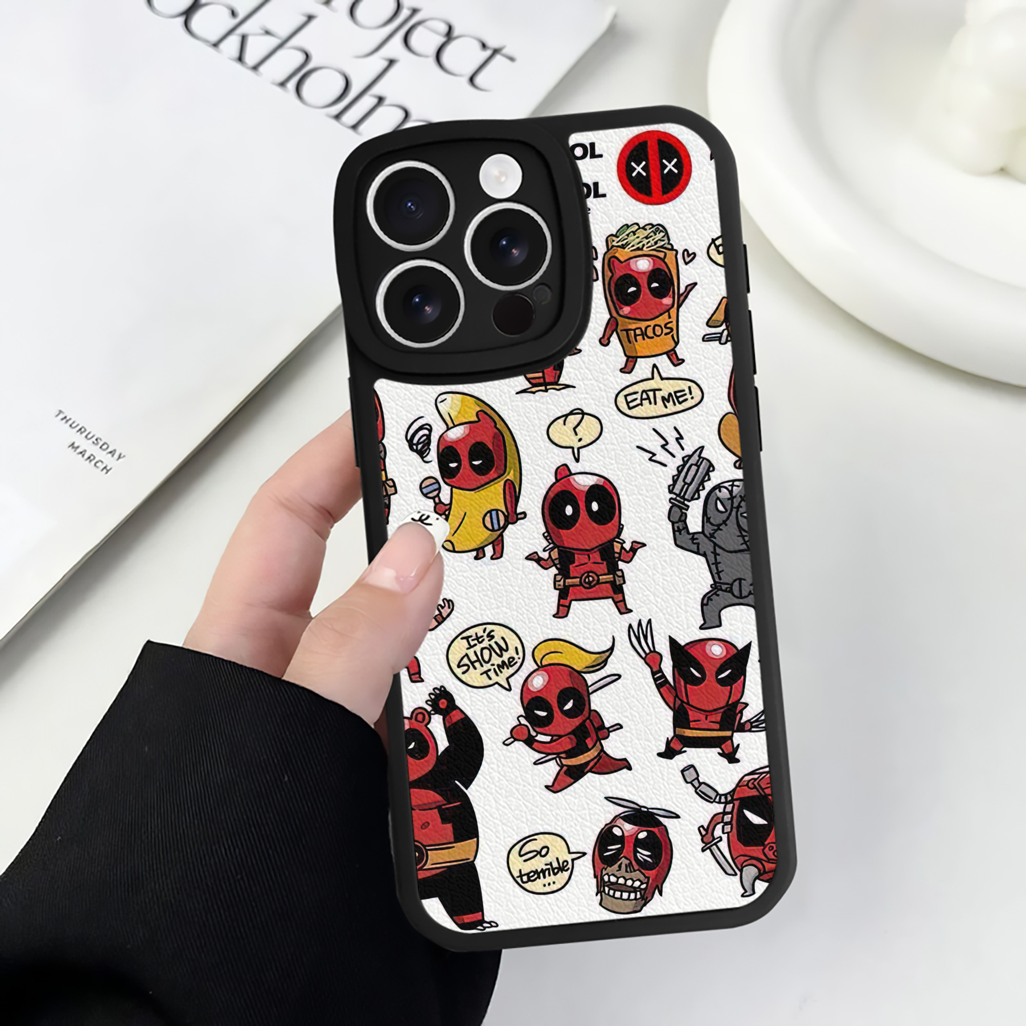 （画像用） Deadpool デッドプール 【iPhone 16シリーズ対応】シリコンスマホケース（レザー調） 材質：シリコン